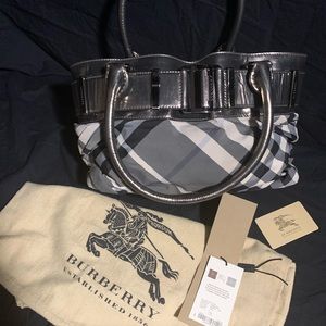 Burberry black/white classic print handbag